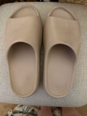 Yeezy Slide Sandals in Taupe